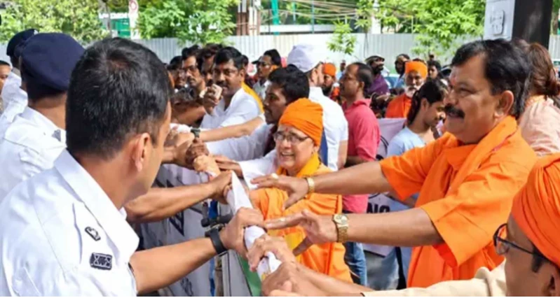 কলকাতায় বাংলাদেশ মিশনে উগ্রবাদি হিন্দুদের উৎপাত