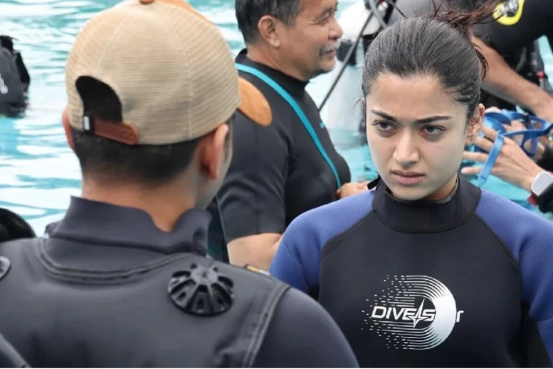 পানির নিচে ২০ ঘণ্টা শুটিং, ‘পাগলামি’ বললেন রাশমিকা