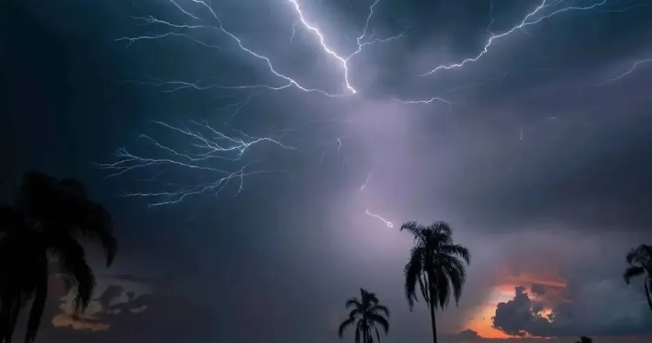 সারা দেশে বজ্রাঘাতে ১৩ জনের প্রাণহানি