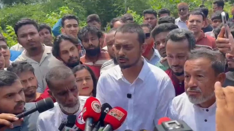 স্বরাষ্ট্র ও পররাষ্ট্রমন্ত্রীর লাল-সবুজ চুড়ি পরে থাকা দরকার: নাসীরুদ্দীন পাটওয়ারী