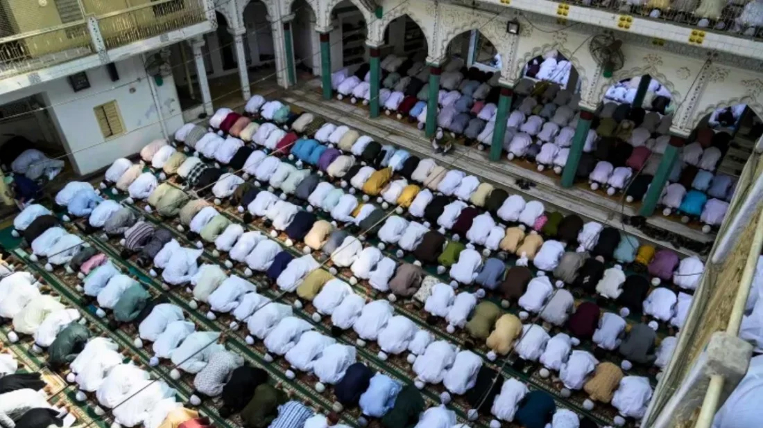 ভারতে উগ্র হিন্দুত্ববাদের থাবা: খোলা জায়গায় ঈদের নামাজ আদায়ে নিষেধাজ্ঞা, আতঙ্কে মুসলিমরা