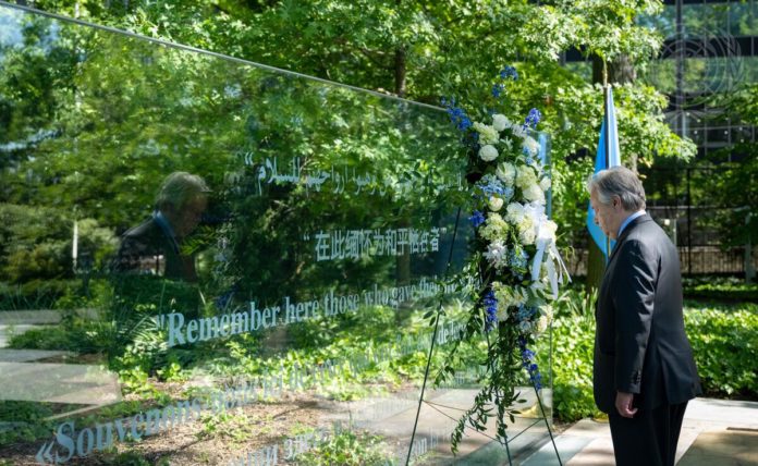 Secretary-General Attends Wreath Laying Ceremony