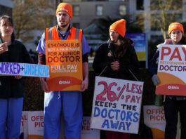 ৫ দিনের ধর্মঘটে ব্রিটিশ চিকিৎসকরা