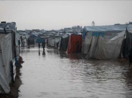 শীতকালীন ঝড়ে গাজায় মানবিক বিপর্যয় চরমে, ত্রাণ প্রবেশে বাধা ইসরায়েলের