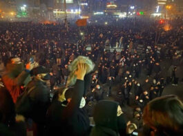 ইরানে বিক্ষোভ দমনে কঠোর সরকার, ছোড়া হচ্ছে ‘তাজা গুলি’