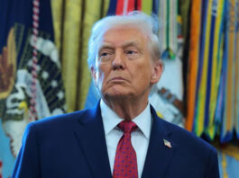 আইনি চাপে পিছু হটলেন ট্রাম্প!